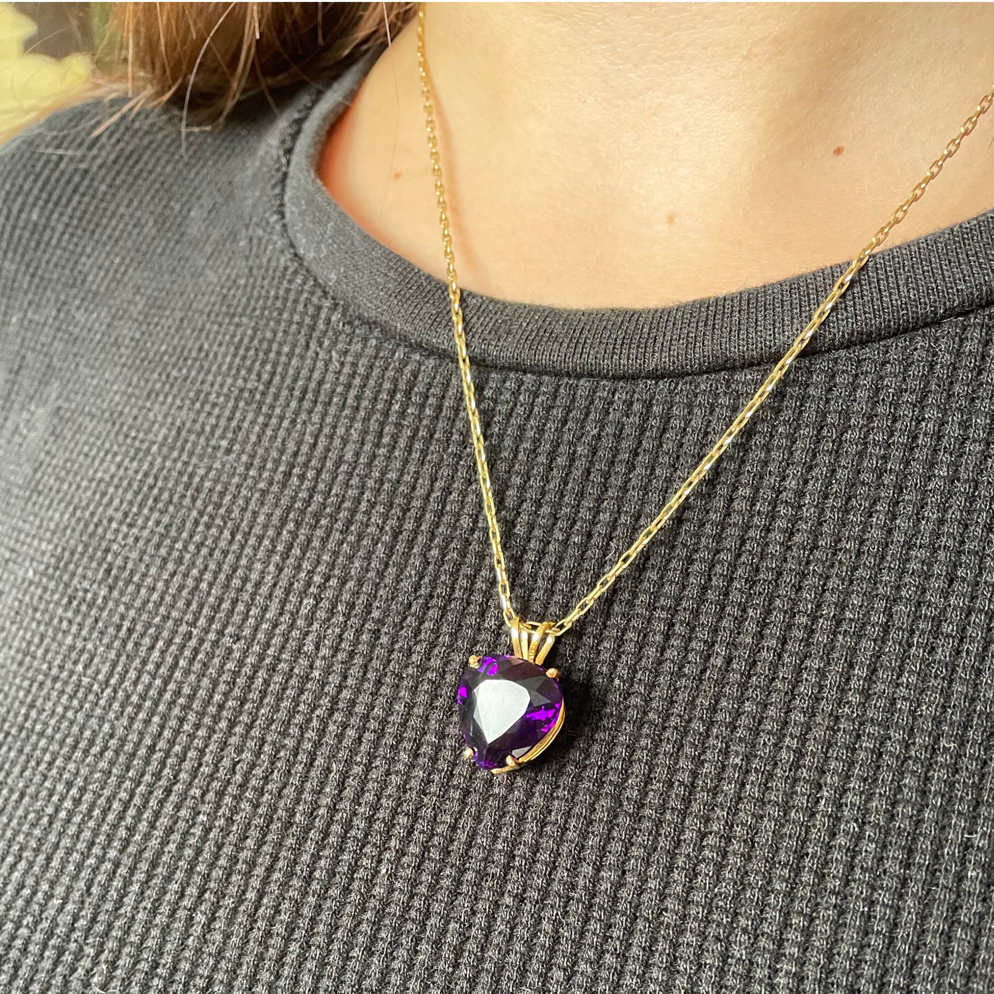 Heart Shaped World Vintage Amethyst Pendant and 18-Carat Gold Necklace
